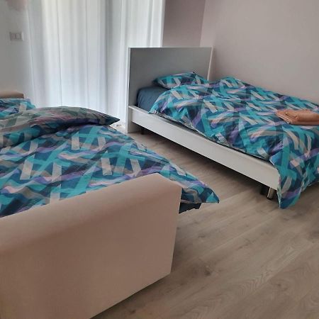 Luxurious Double Bedroom Suite ติรานา ภายนอก รูปภาพ