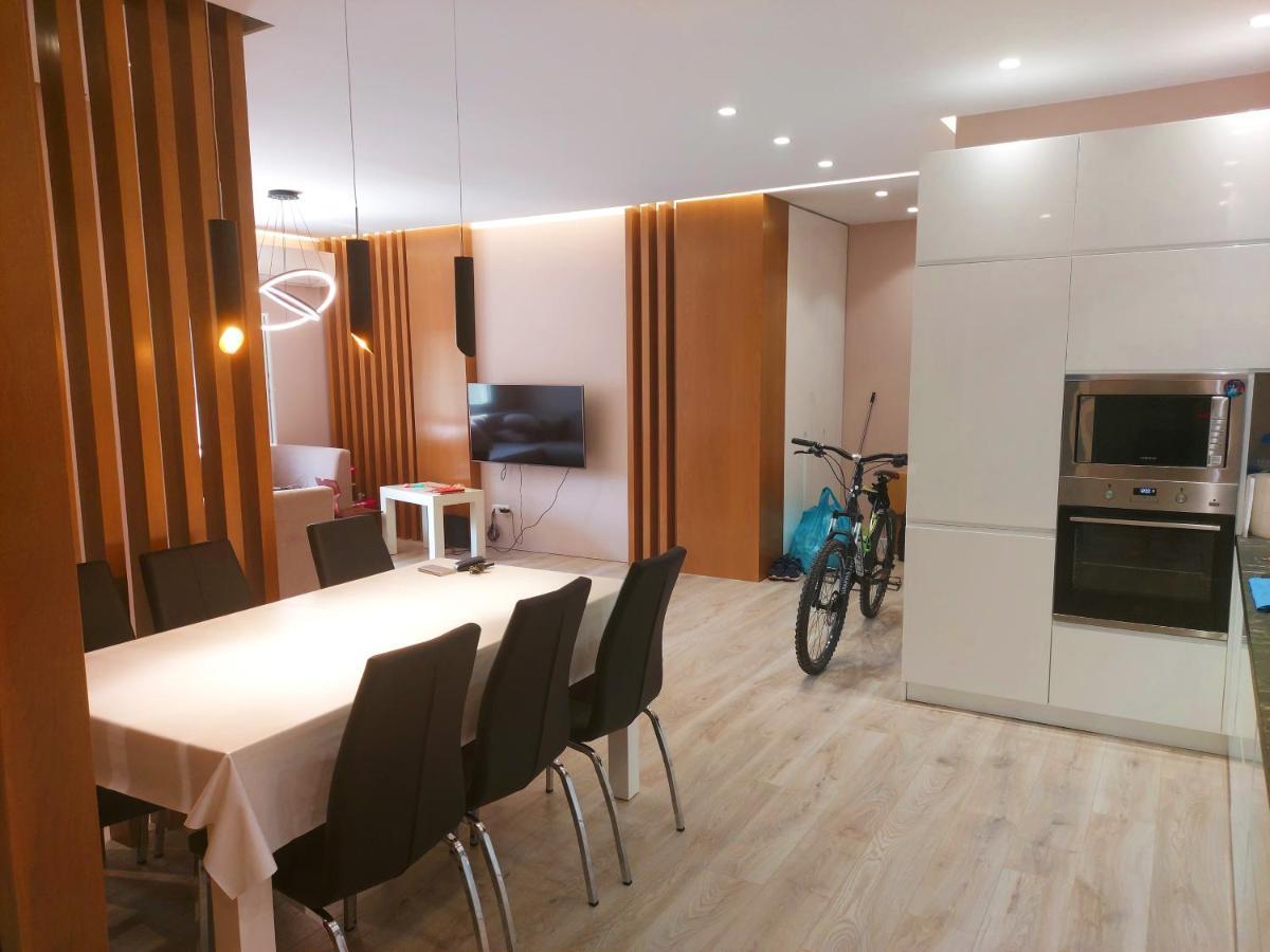 Luxurious Double Bedroom Suite ติรานา ภายนอก รูปภาพ