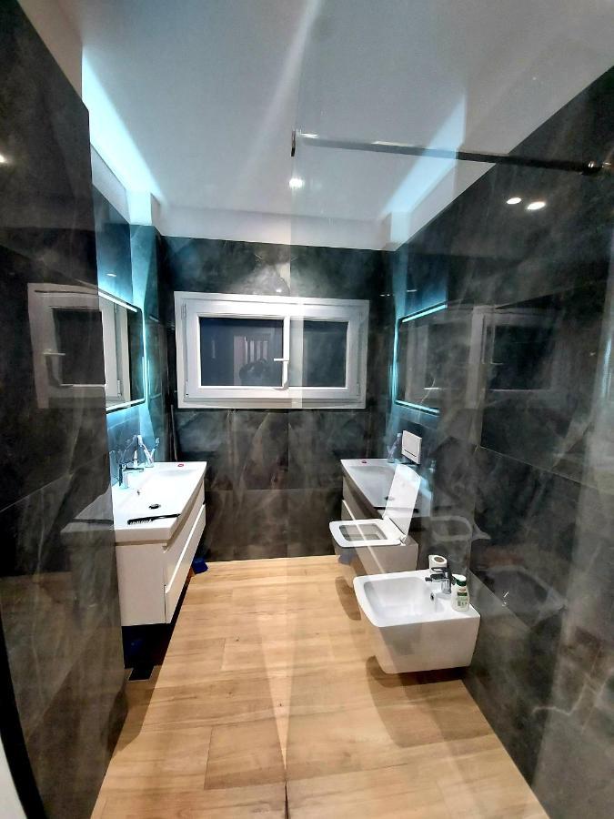 Luxurious Double Bedroom Suite ติรานา ภายนอก รูปภาพ