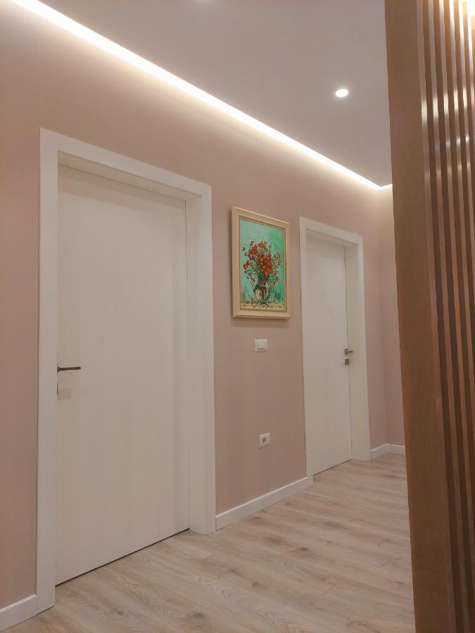 Luxurious Double Bedroom Suite ติรานา ภายนอก รูปภาพ