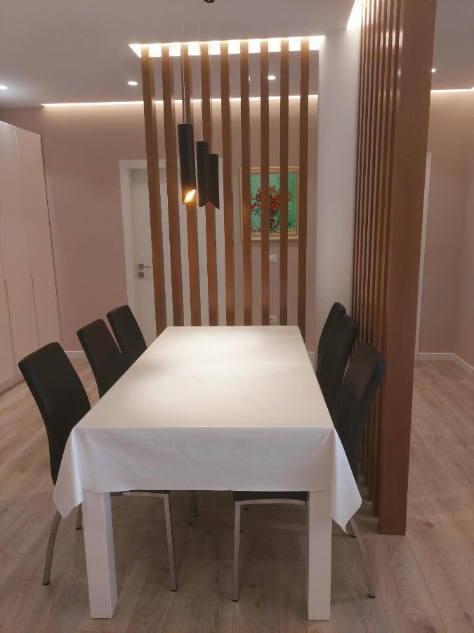Luxurious Double Bedroom Suite ติรานา ภายนอก รูปภาพ
